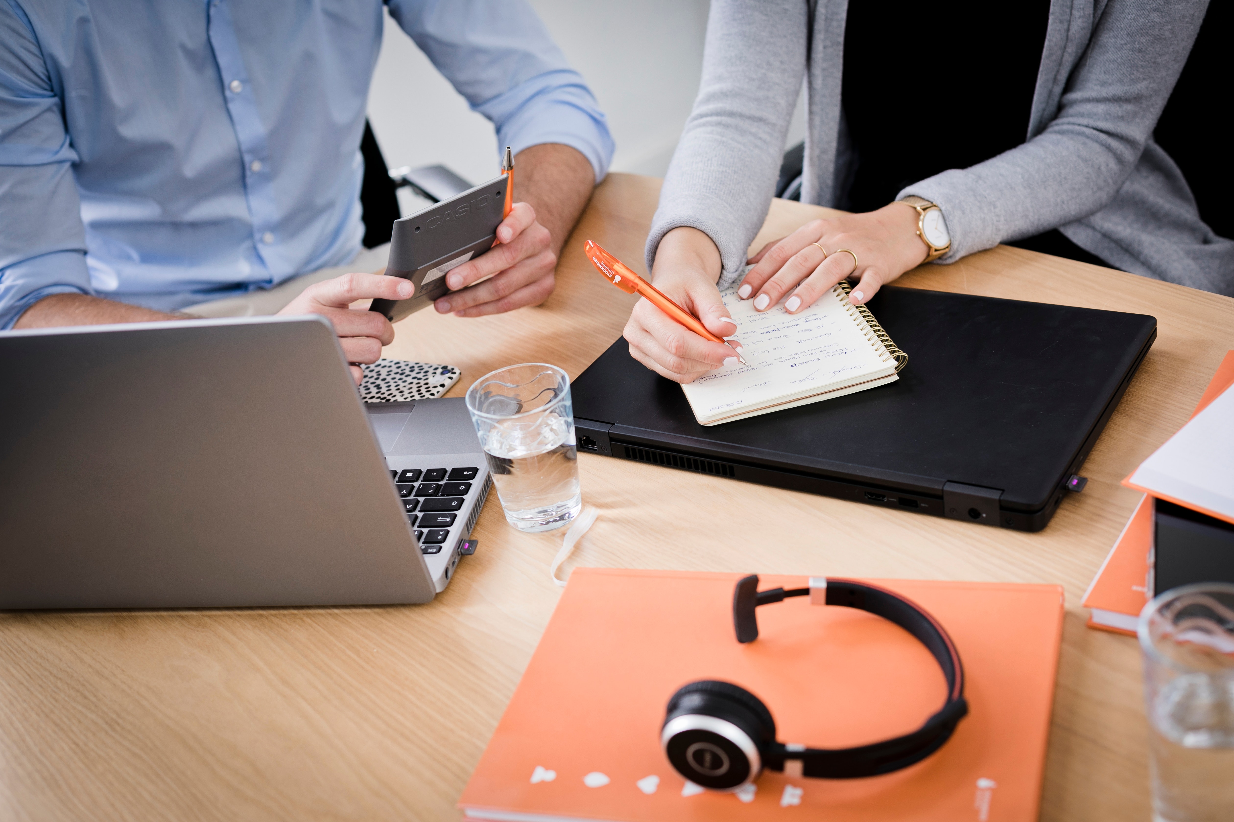 Close-Up meeting table