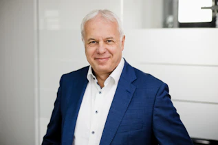 Dr. Uwe Damrau Dr. Uwe Damrau
