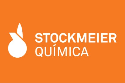 Logo de Stockmeier Química sobre fondo naranja