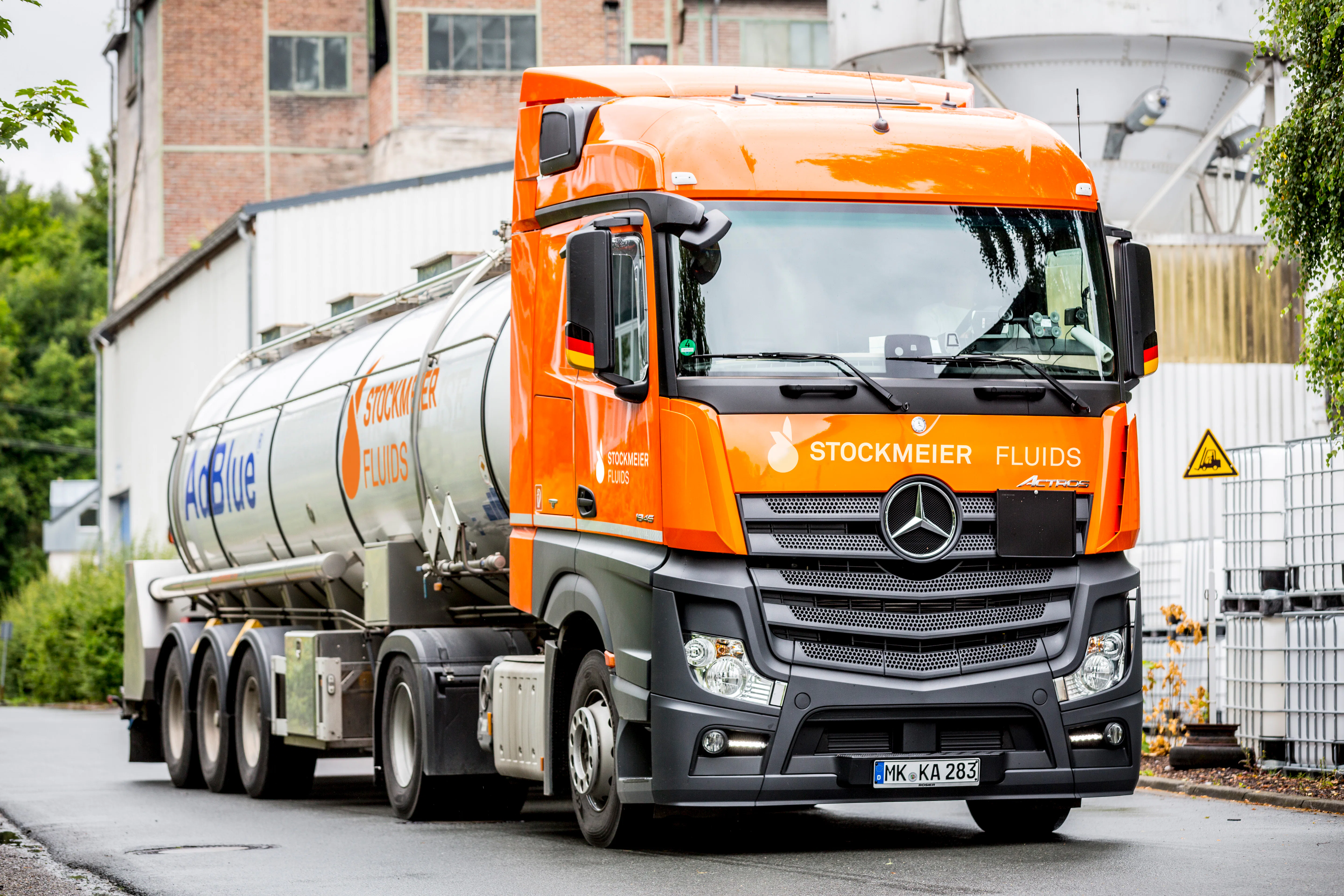 STOCKMEIER Fluids AdBlue LKW auf Firmengelände STOCKMEIER Fluids AdBlue LKW auf Firmengelände