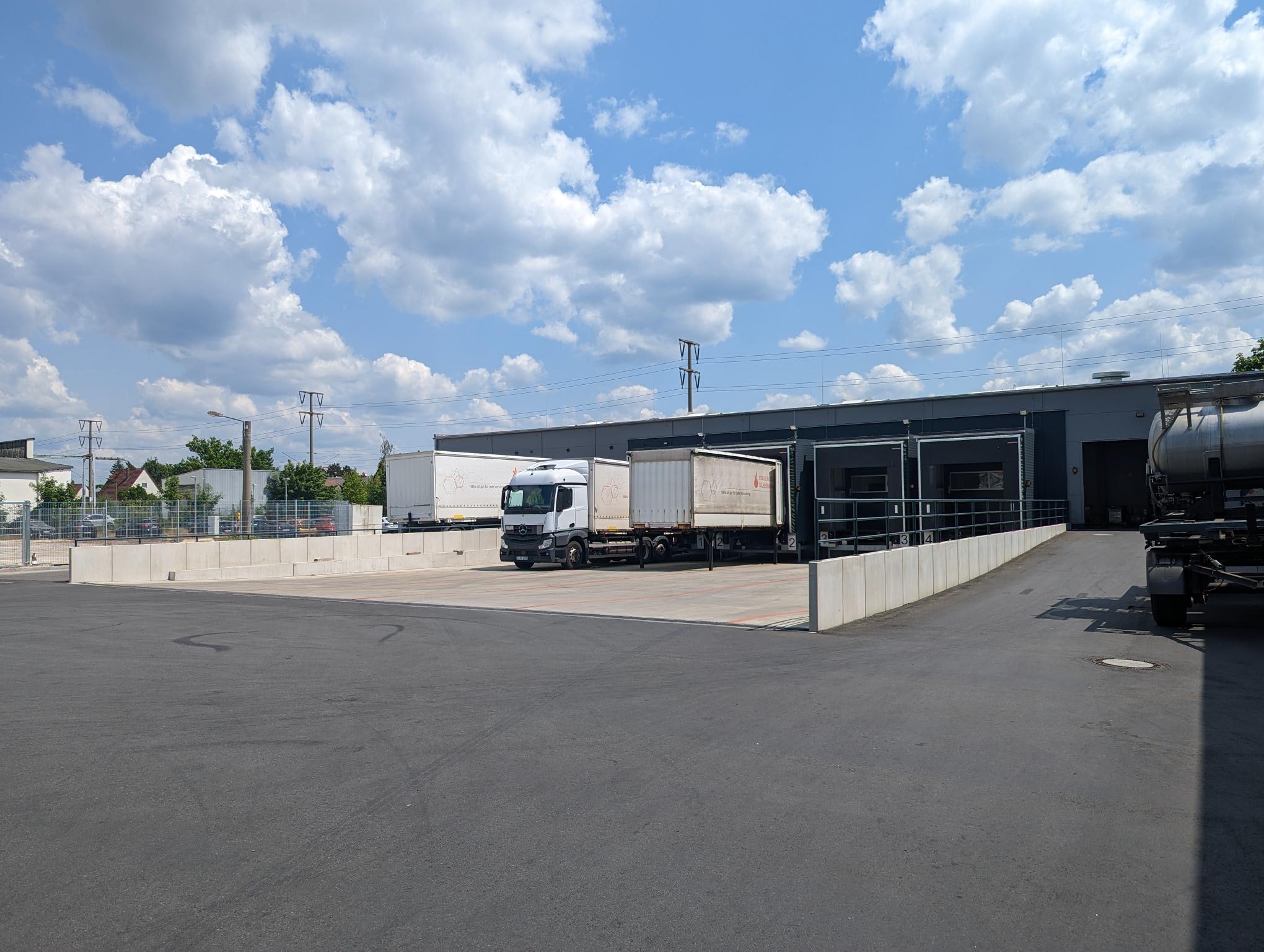 Picking hall Truck ramps at the new picking hall.