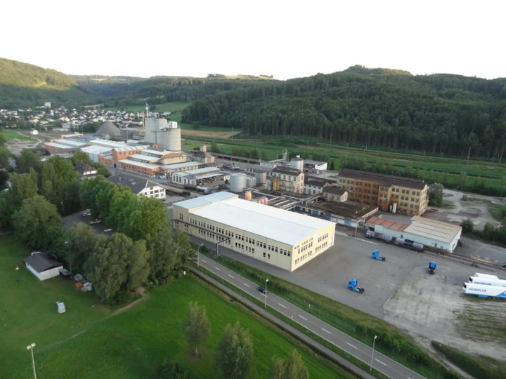 Luftaufnahme vom Standort Zurzach der Lobeck Chemie AG