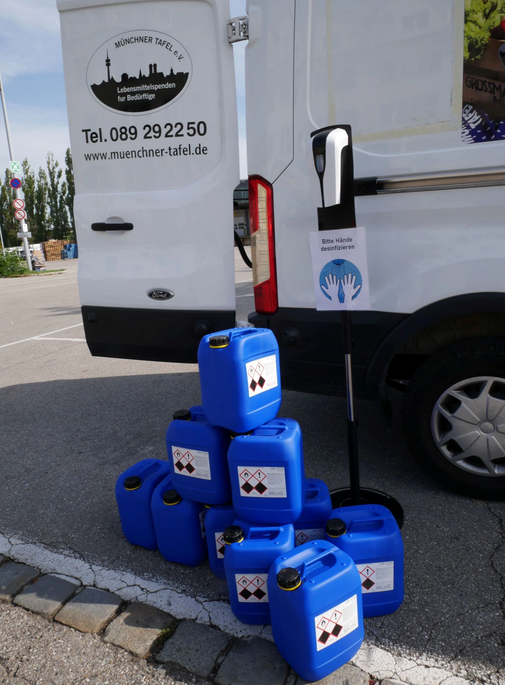 Disinfectant donated to TAFEL food banks Canister with disinfectant in front of a Münchner Tafel e. V. delivery vehicle.