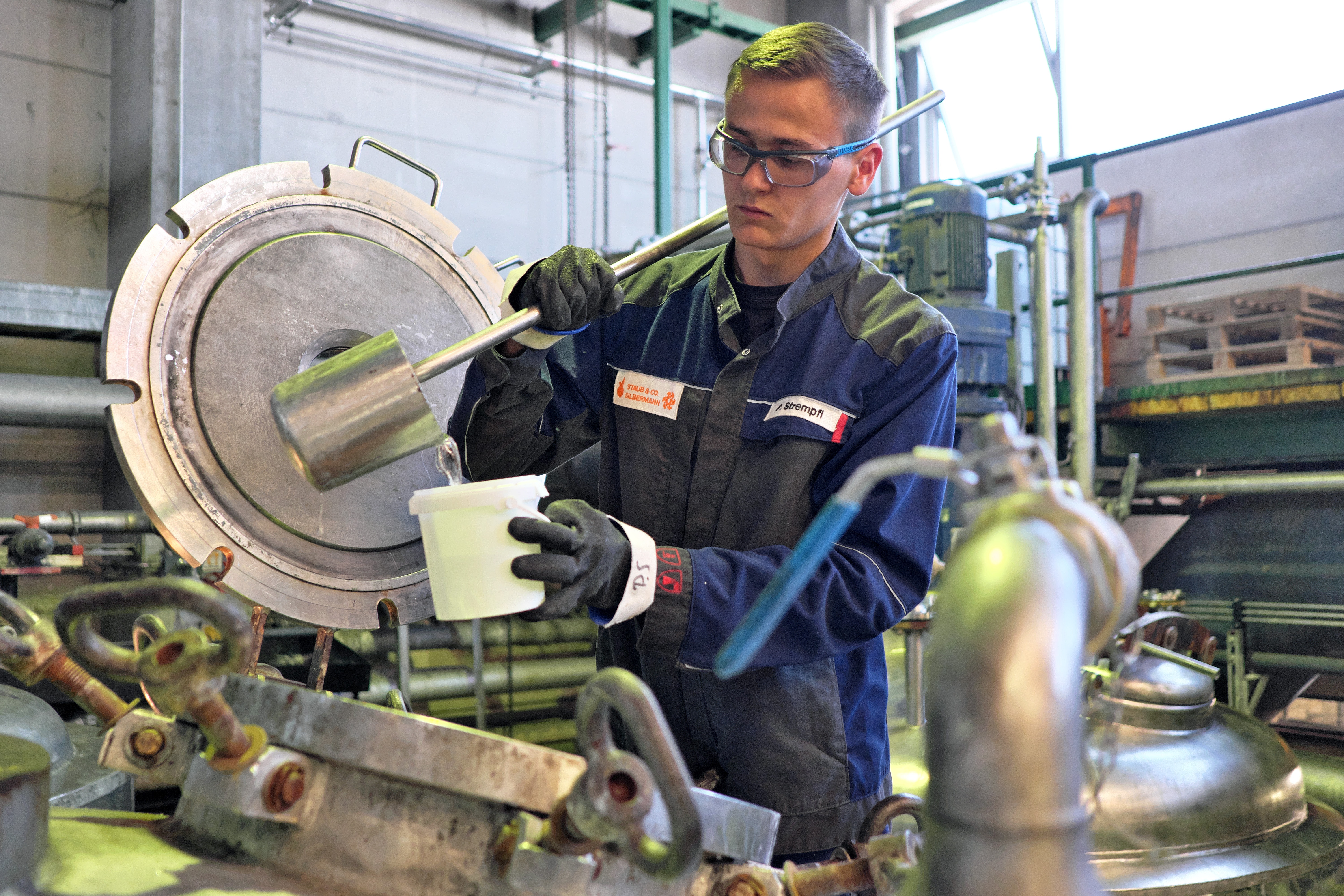 Chemikant Paul Strempfl Paul Strempfl ausgelernt und übernommen als Chemikant