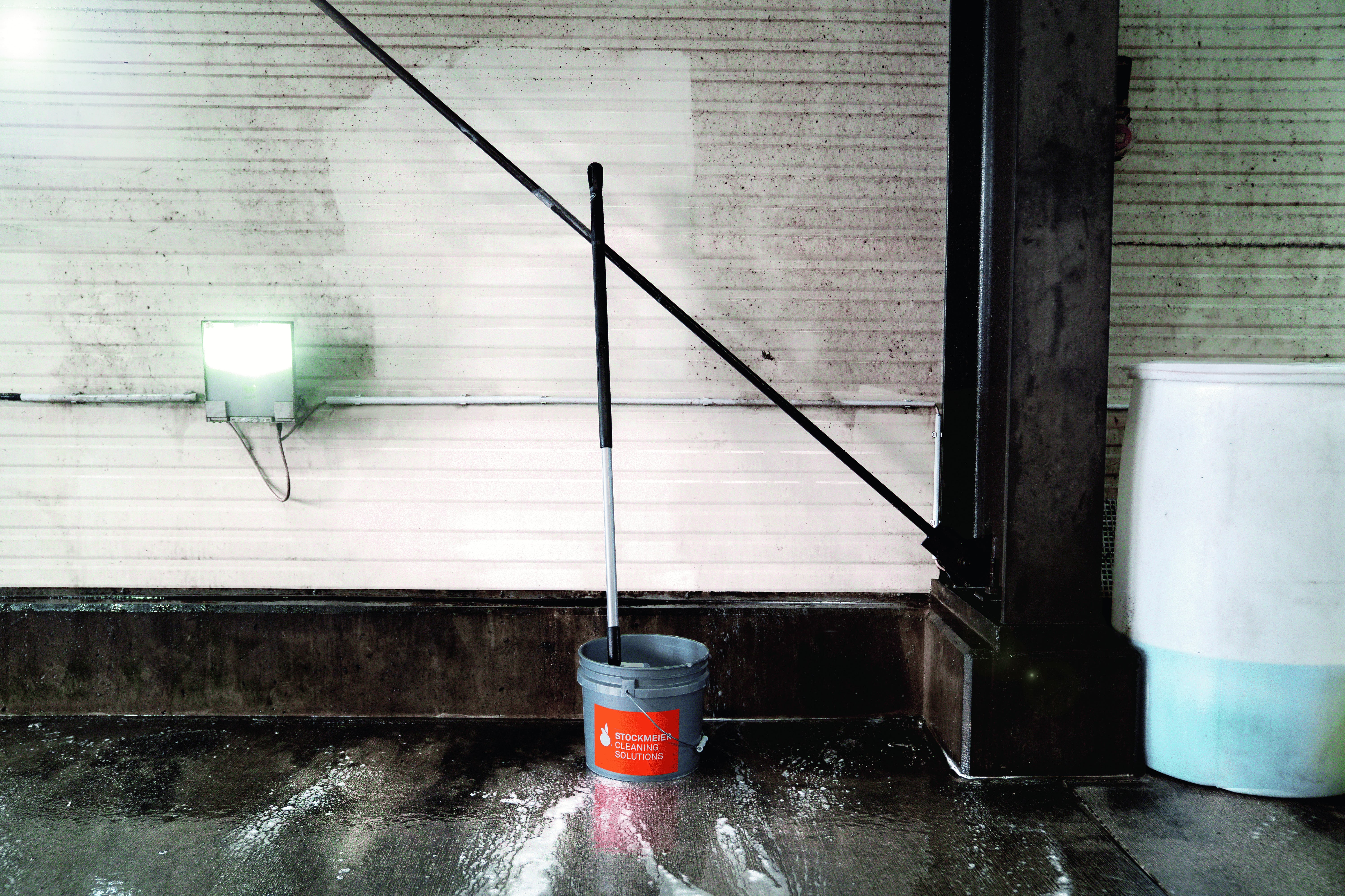 Reinigung einer gewerblichen PKW Waschbox mit STOCKMEIER Cleaning Solutions Produkten Reinigung einer gewerblichen PKW Waschbox mit STOCKMEIER Cleaning Solutions Produkten