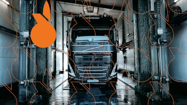 Truck wash in a washing tunnel with STOCKMEIER piston pattern Truck wash in a washing tunnel with STOCKMEIER piston pattern