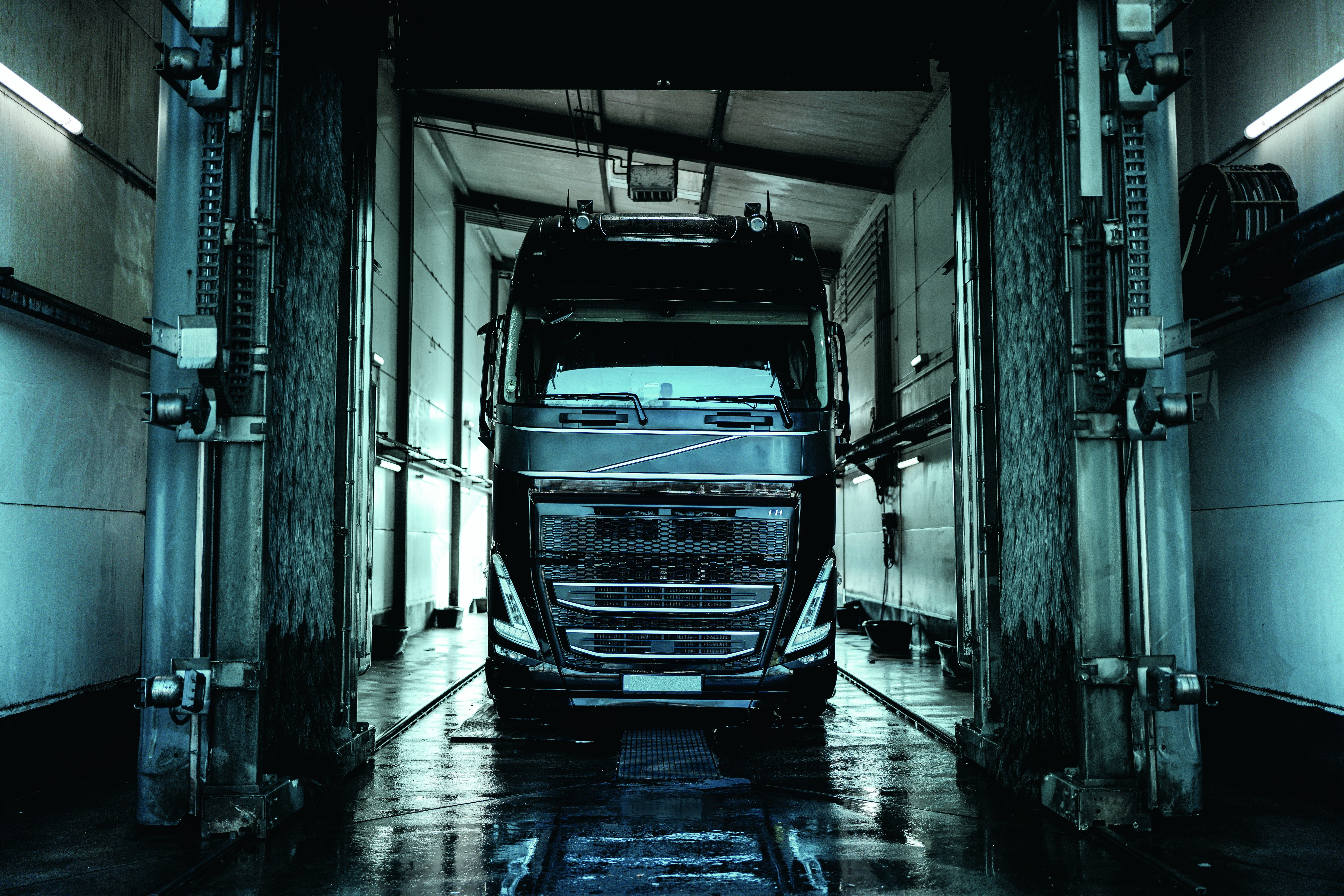 LKW in einer Waschanlage LKW in einer Waschanlage