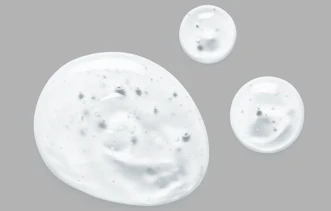 Drei transparente Gel-Blasen auf grauem Hintergrund Drei transparente Gel-Blasen auf grauem Hintergrund