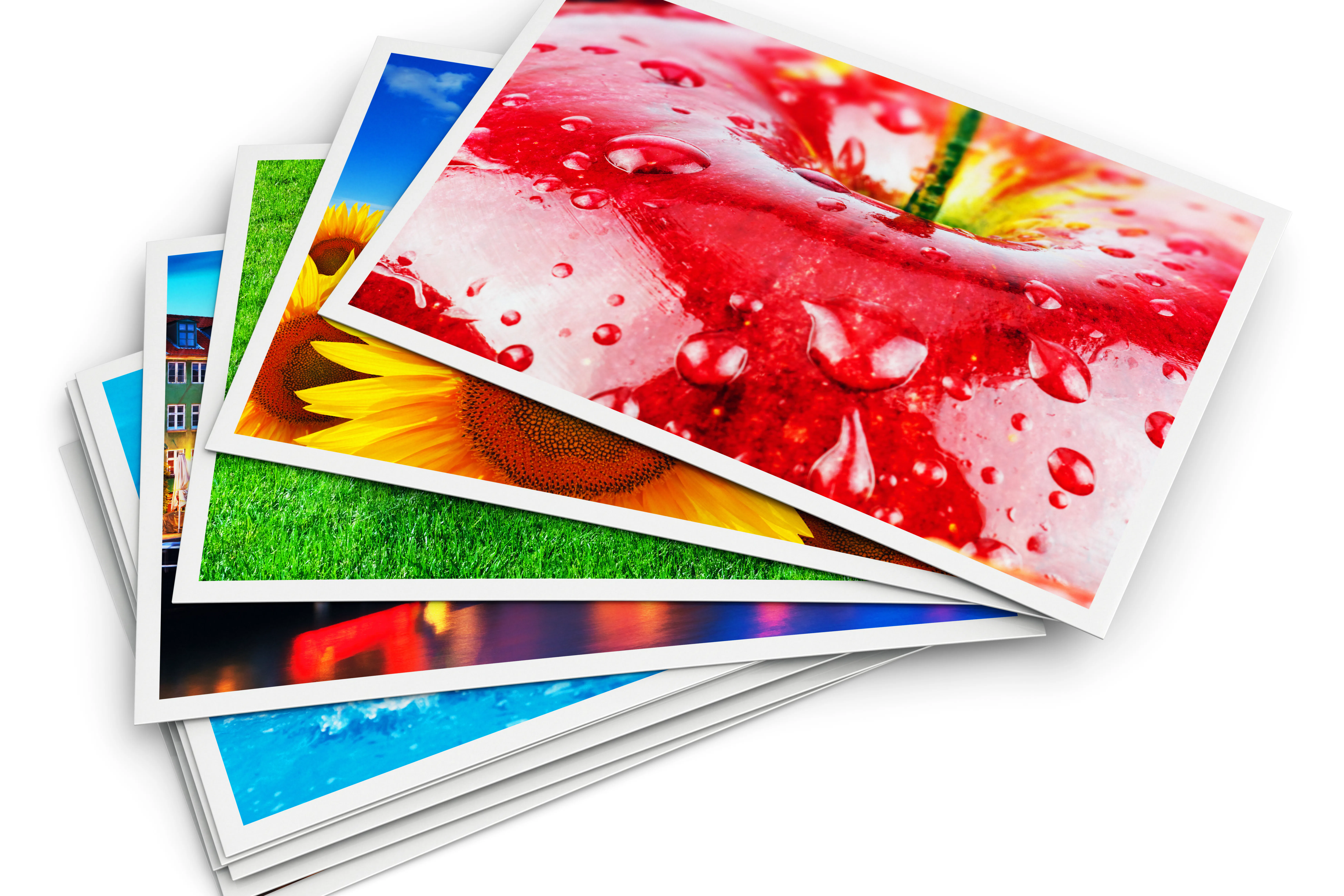 Stapel Fotopapier mit bunten Fotografien Stapel Fotopapier mit bunten Fotografien