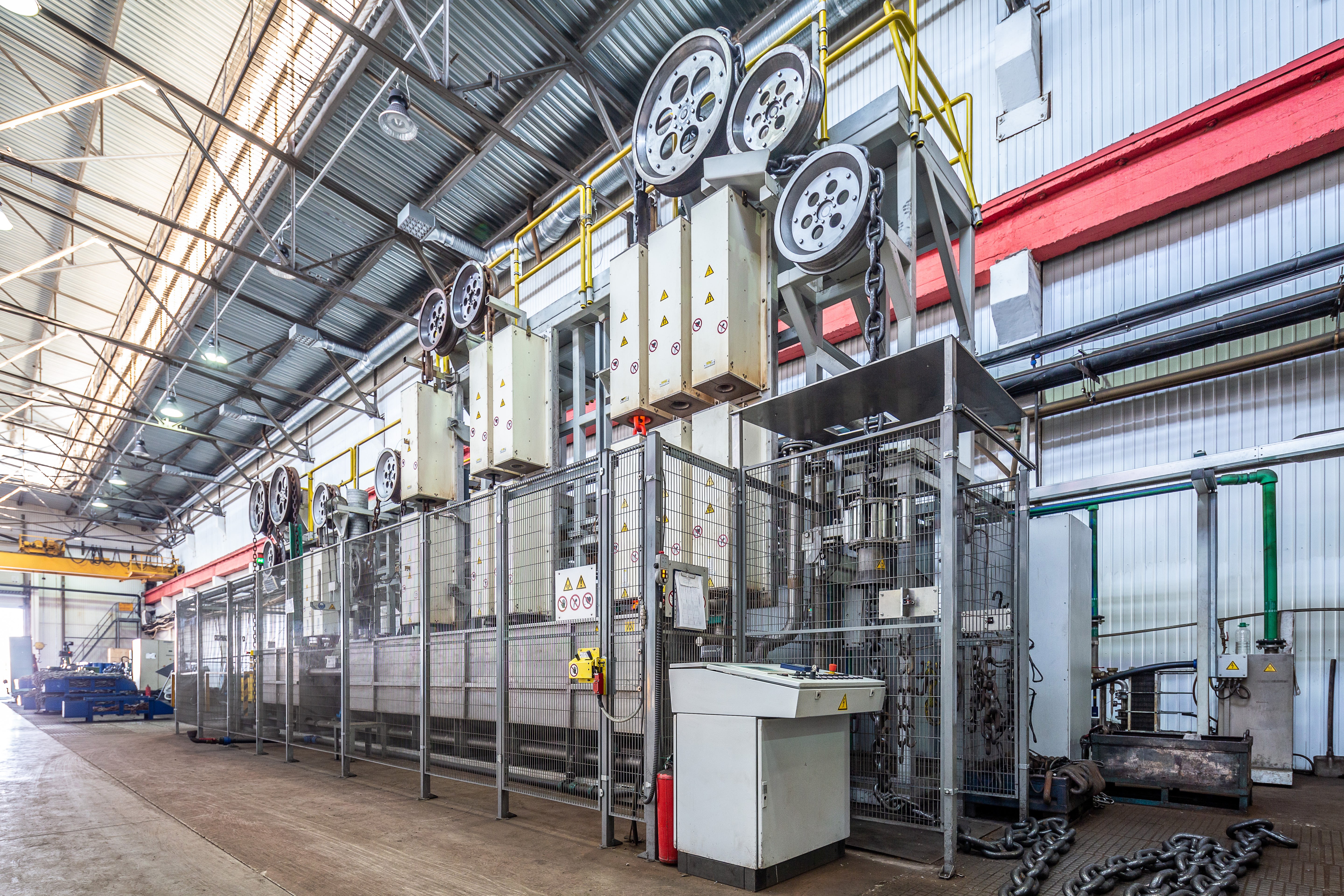 Ausrüstung für die induktive Wärmebehandlung von Kreisläufen im Werk Ausrüstung für die induktive Wärmebehandlung von Kreisläufen im Werk
