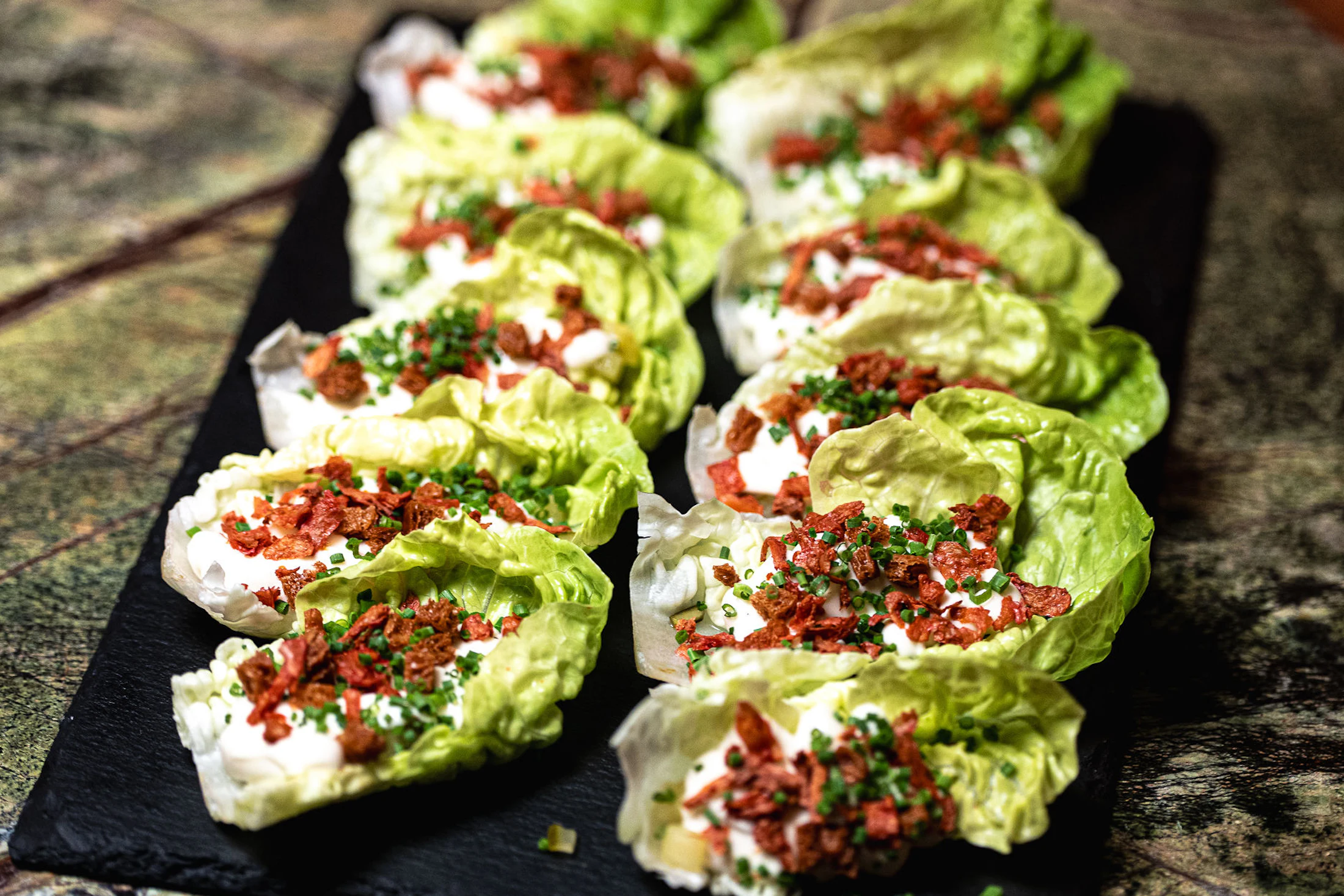 Caesar Salad Caesar-Salat, Parmesancreme, Bacon, proteinreiche Croutons