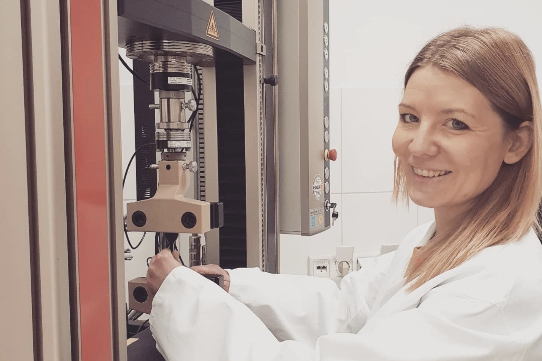 Lab employee at STOCKMEIER Urethanes GmbH