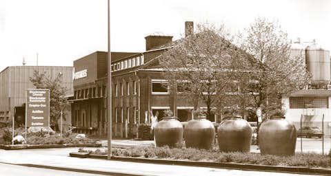 Unternehmensgeschichte von STOCKMEIER Urethanes Historisches Foto des Firmengebäudes von STOCKMEIER in Bielefeld