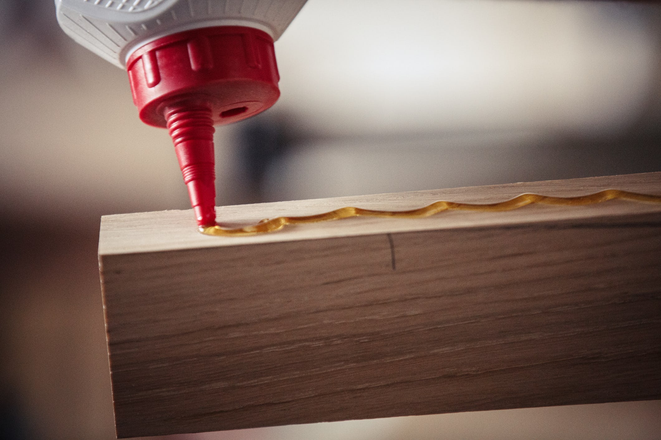 Polyurethane adhesives for bonding wood for furniture to panels on washing machines